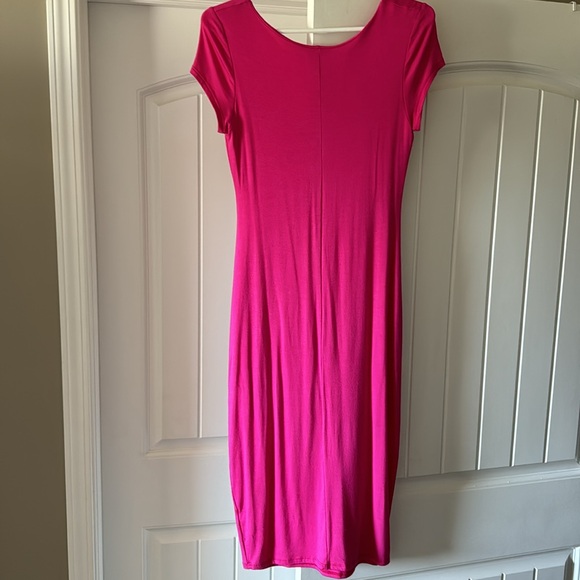 Gorgeous bright pink body con dress. - Picture 2 of 3